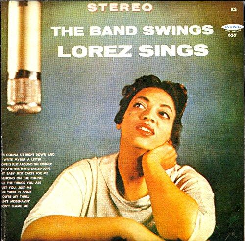 BAND SWINGS LOREZ SINGS